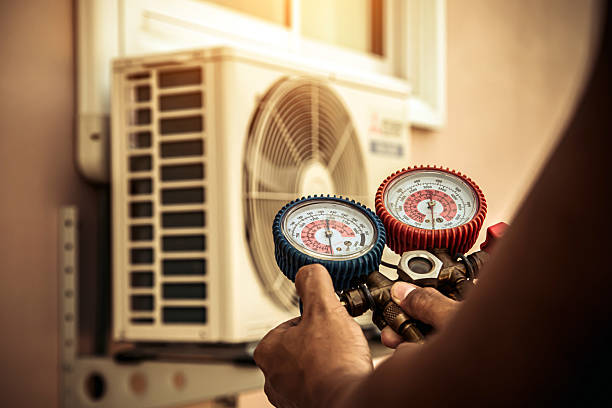 Professional Ductwork Repair technician working in Cortland, OH